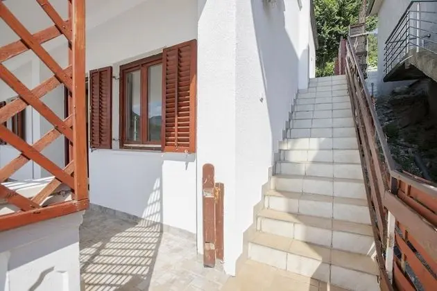 Crystal Sky Apartments - Lobi