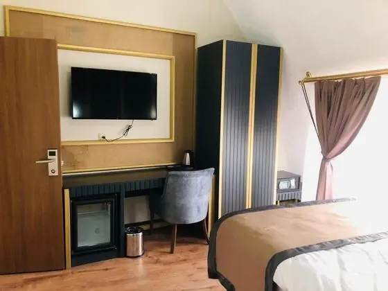 Crystal Snow City Hotel