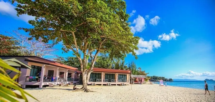 Crystal white sand resort - Plaj
