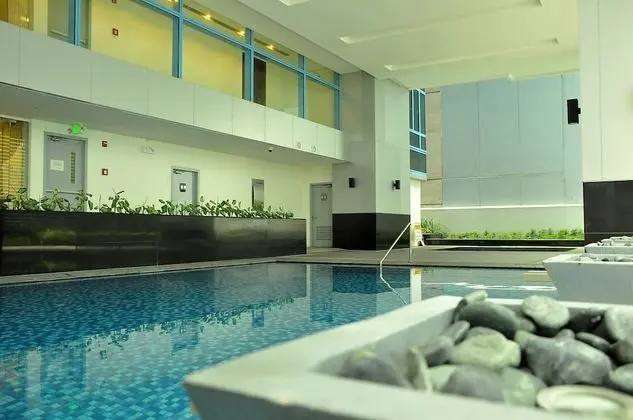 CSuites at Two Central Residences - Havuz