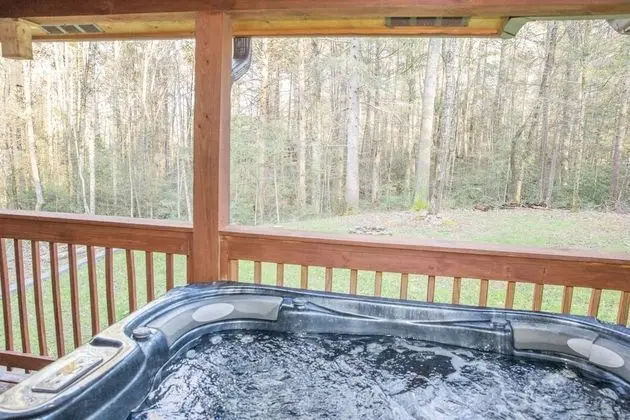 Cub Creek Lodge - Three Bedroom Cabin - Spa