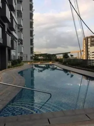 Cubao ManhattanHeights Unit 5H Tower C - Havuz