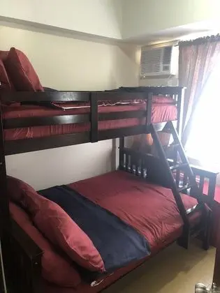 Cubao ManhattanHeights Unit 5H Tower C - Oda