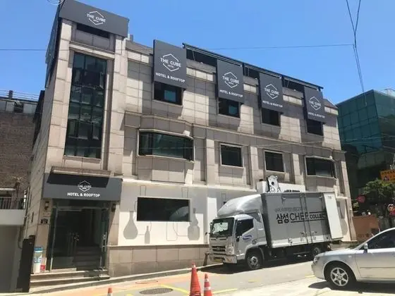 The Cube Hotel - Hostel