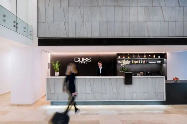 Hotel CUBE Prague - Lobi