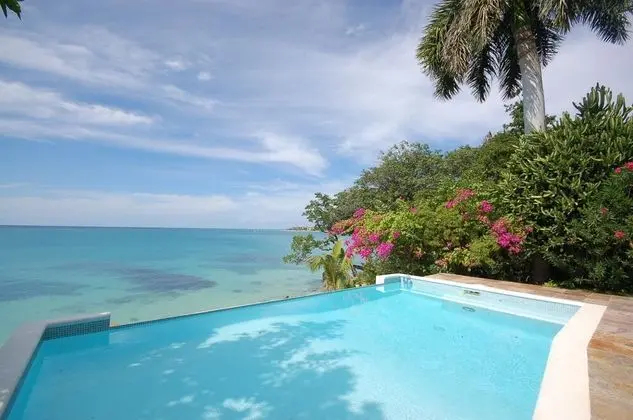 Culloden Cove, 5BR by Jamaican Treasures - Havuz