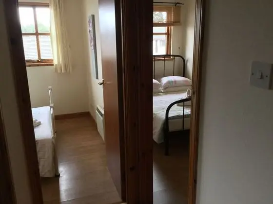 The Culloden is a Comfortable two Bedroom Apartment That Sleeps Four Adults - Lobi