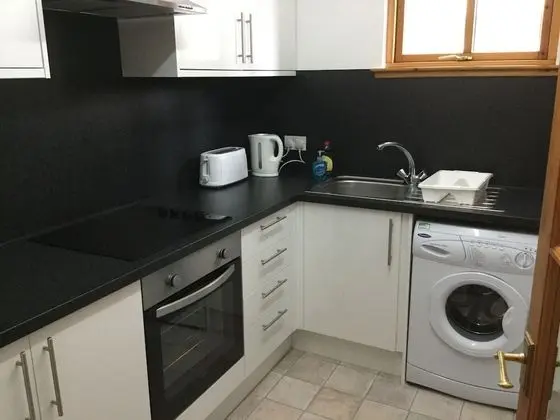 The Culloden is a Comfortable two Bedroom Apartment That Sleeps Four Adults - Mutfak