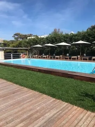 Cumeja - Beach Club & Hotel - Havuz