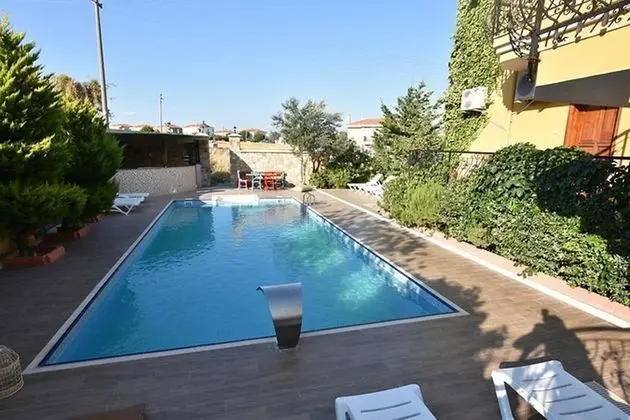 Cunda Uzun Otel