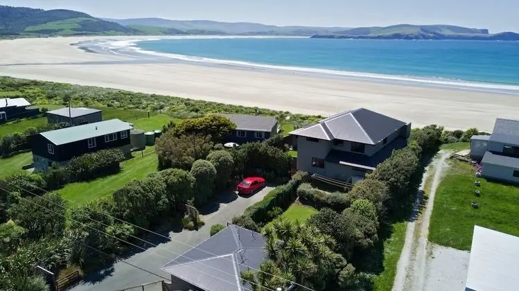 Curio Bay Salt House Motel