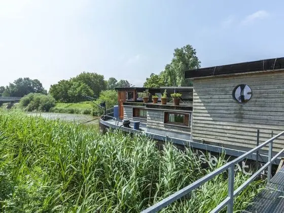 Cushy Boat in Merkem With Terrace - Dış Mekan