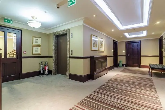 Custom House Square: Cathedral Quarter - Lobi