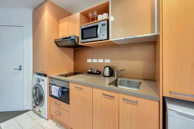 Cute and Central 15th Floor City Apartment - Mutfak