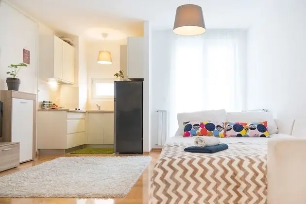 Cute and Sunny Studio in Zagreb With Balcony and Free Garage - Oda
