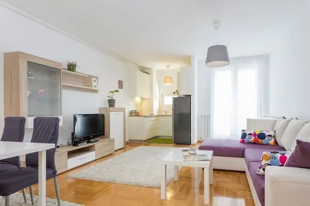 Cute and Sunny Studio in Zagreb With Balcony and Free Garage - Öne Çıkan Resim