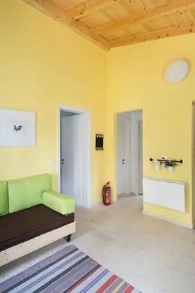 Cute Yellow Handmade House With Garden - Dış Mekan