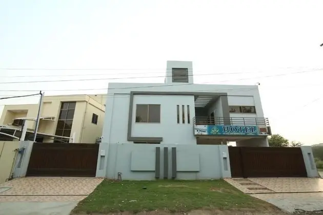 Cuzzy Inn Hotel Lahore