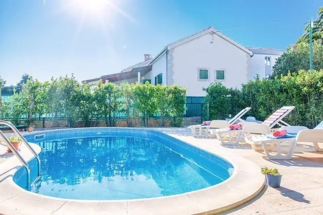 Villa Cvita in Hvar With 4 Bedrooms and 3 Bathrooms - Oda