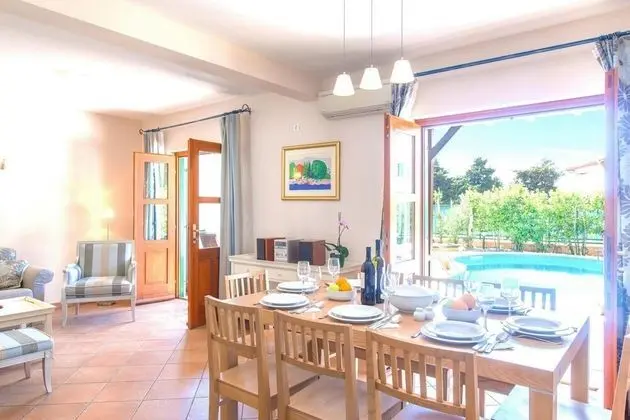 Villa Cvita in Hvar With 4 Bedrooms and 3 Bathrooms - Oda