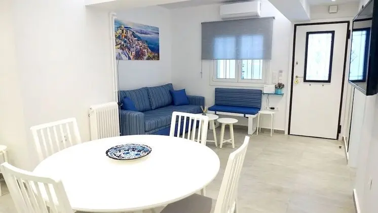 Cycladic Style Apt in Athens