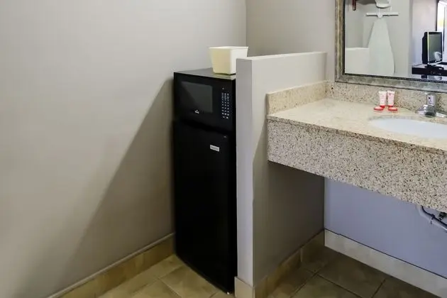 Cypress Inn & Suites Washington - Chocowinity, NC By OYO - Banyo Tipleri