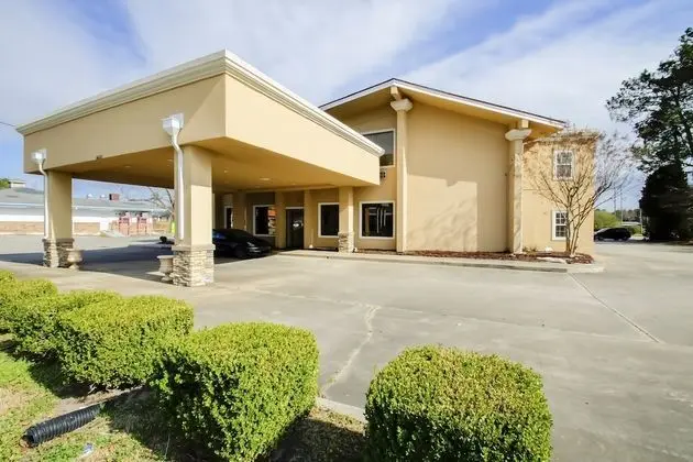 Cypress Inn & Suites Washington - Chocowinity, NC By OYO - Dış Mekan