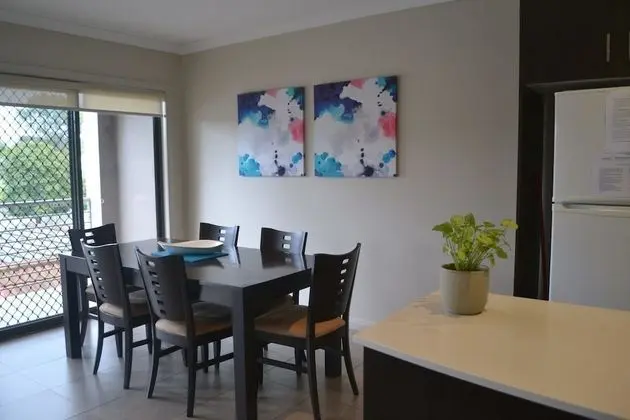 Cypress Waterfront Apartments - Oda Düzeni