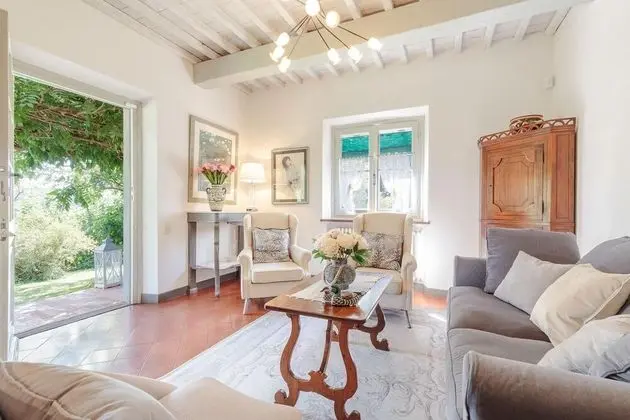 Villa D Amico Charming Indulgence Overlooking Lucca Town Centre - Oda