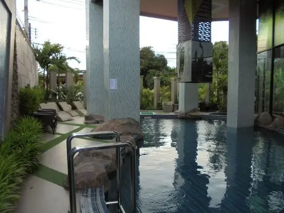 D Day Resotel Pattaya - Havuz