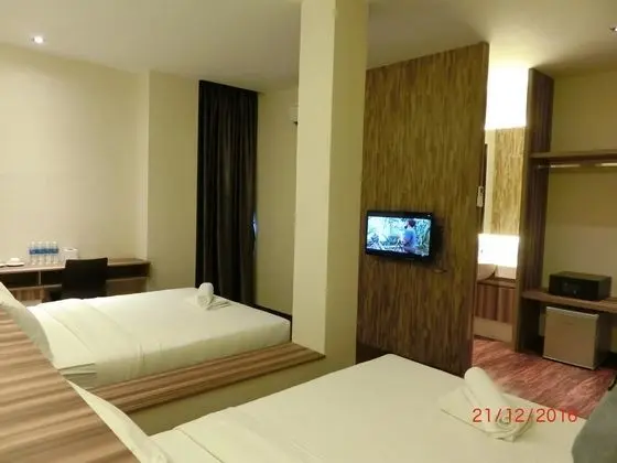 D ELEGANCE HOTEL