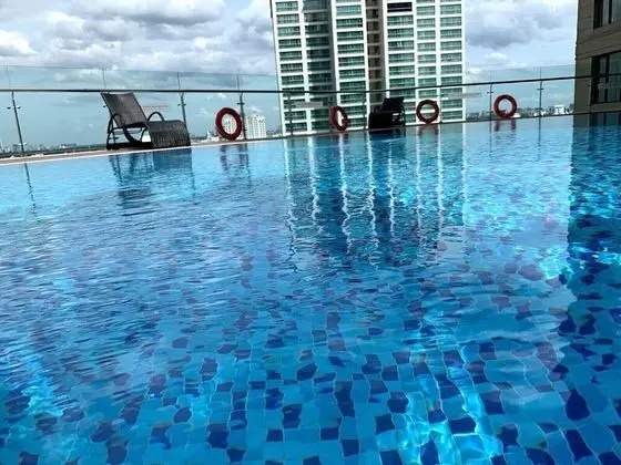 D' Le Roi Soleil Luxury Apartment Wesstlake - Havuz