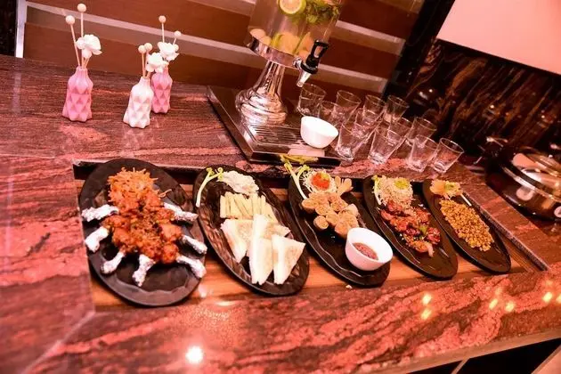 D Pavillon Boutique Hotel, Delhi Airport - Yerinde Yemek