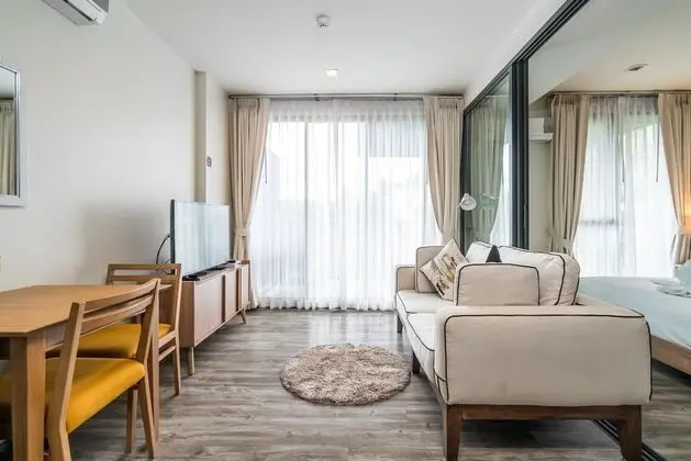 D189 - Convenient Apartment in The Deck Condo Pool gym and Laundry Room - Oda