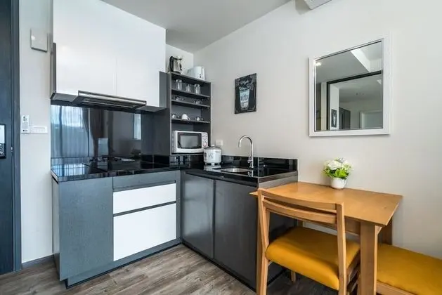 D189 - Convenient Apartment in The Deck Condo Pool gym and Laundry Room - Oda