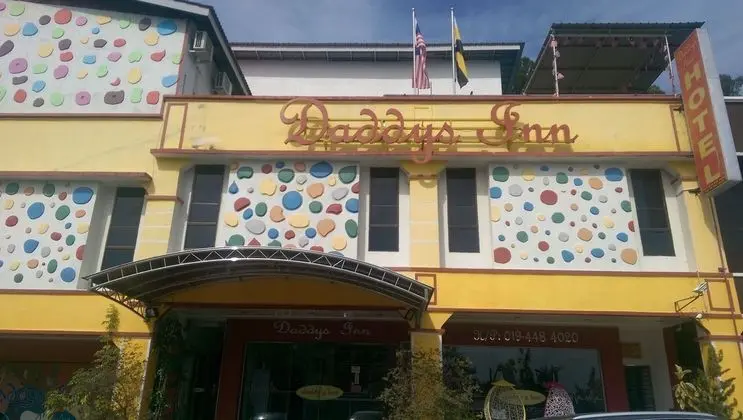 DADDYS INN LUMUT