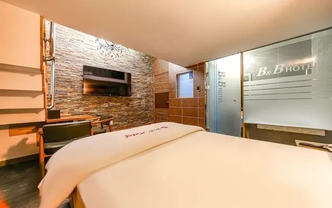 Daegu Dongseongno B and B