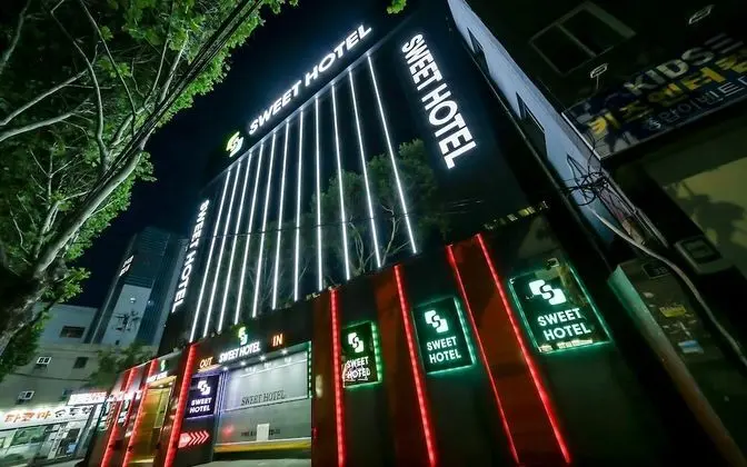 Daegu Gyeongbuk University Sweet Hotel - Dış Mekan