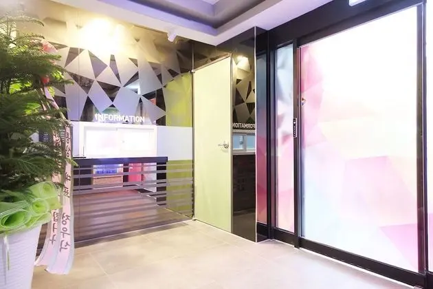 Daegu Gyungbuk National University Line - İç Mekan