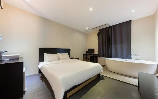 Daejeon Munchang Luis