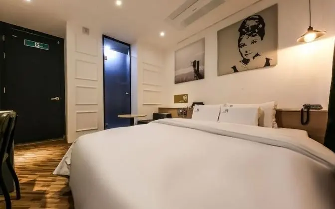 Daejeon Sintanjin Hotel Wol - Oda
