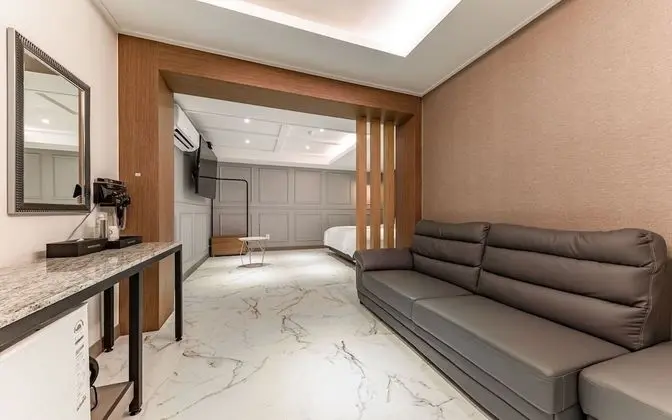 Daejeon Yongjeon Momo