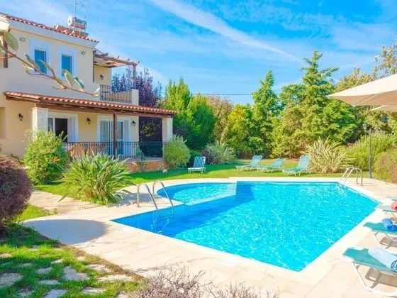 Dafni Villa by LeaderStay - Havuz