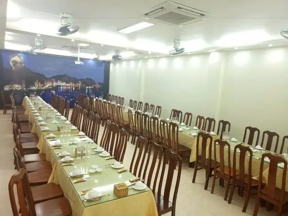 Daiichi Cat Ba Hotel - Yerinde Yemek