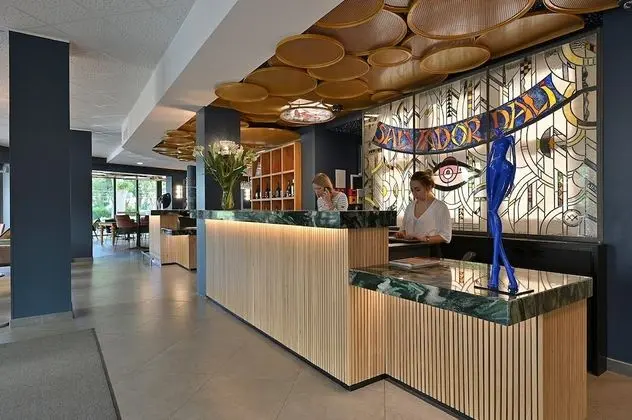 Dali Hôtel - Restaurant - Lobi
