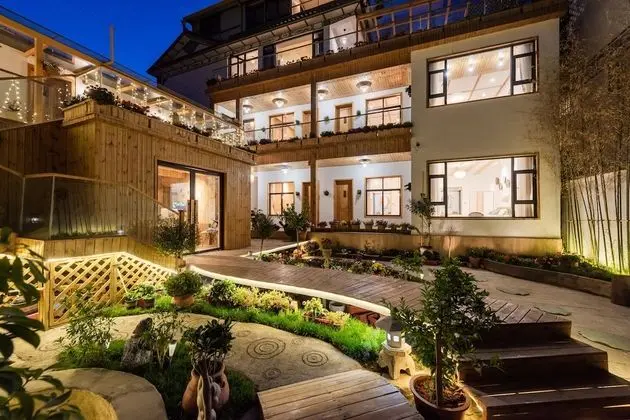 Dali Orchard Suites