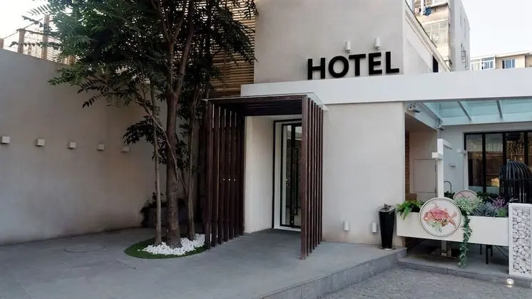 Dalian Luck Art Hotel