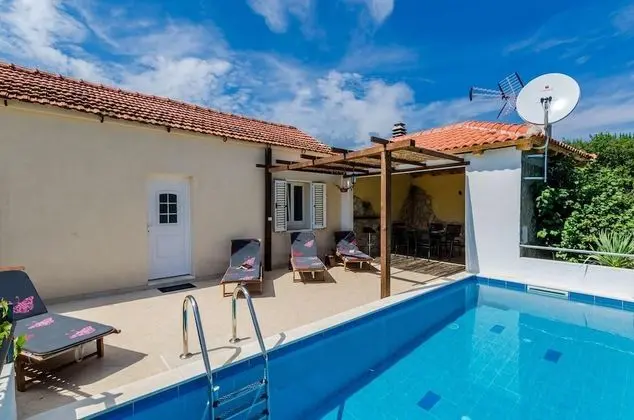 Villa Dalmatian Gem - Two-bedroom Villa With Terrace and Swimming Pool ID Direct Booker 4778