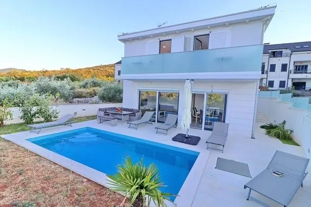 Villa Dalmatinka - Four-bedroom Villa With Pool and Patio ID Direct Booker 12319