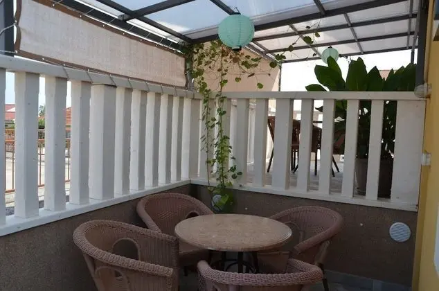 Dami - 100m From the sea - A2 Earth